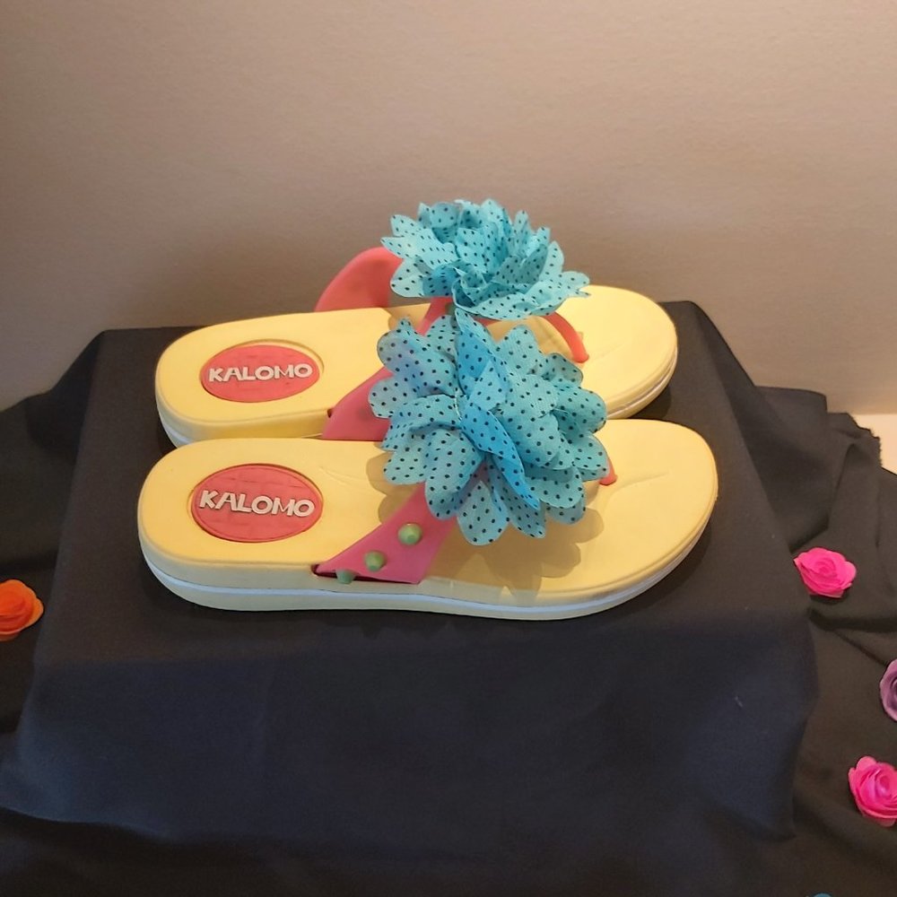 Yellow Flipflops - Picture 3 of 3